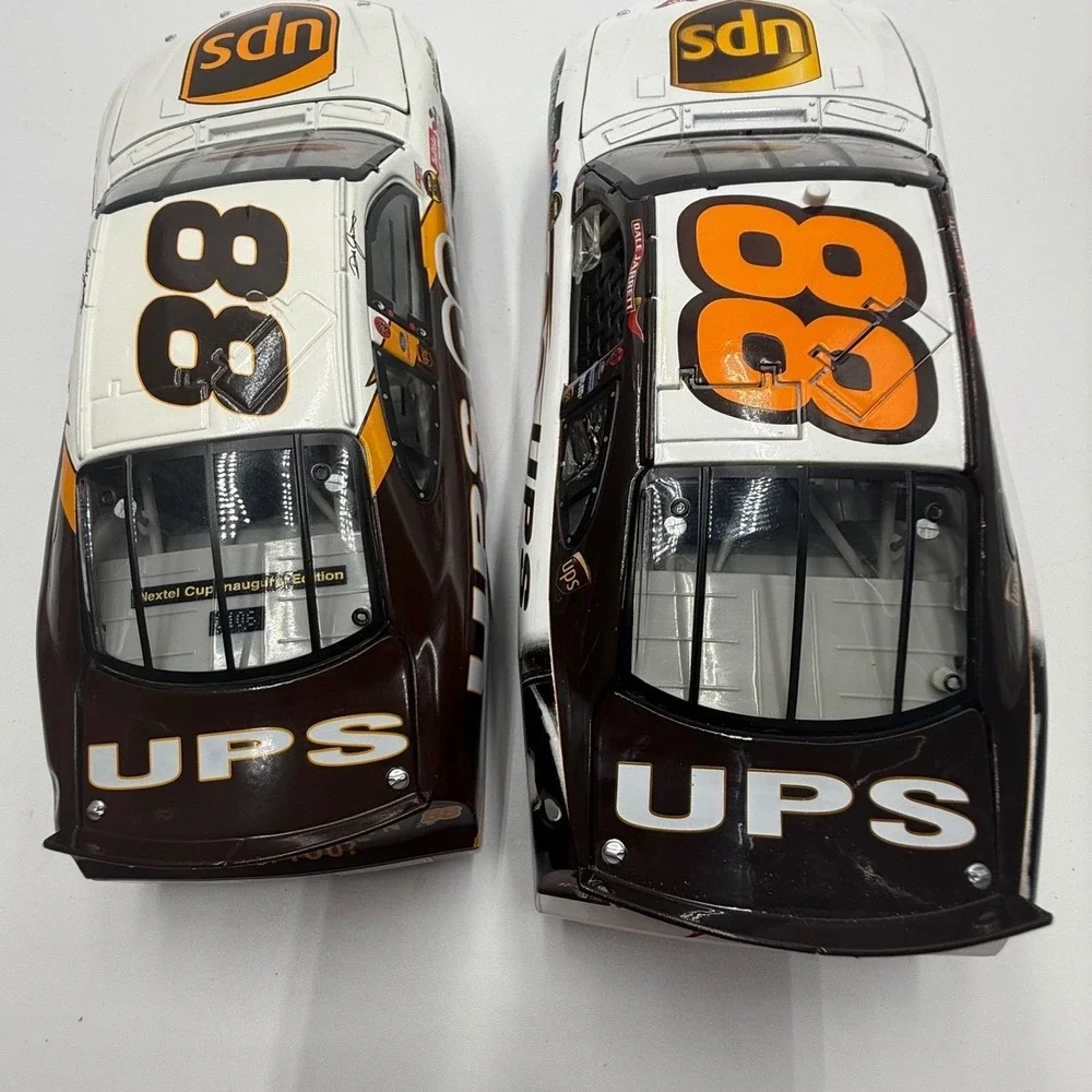 Dale Jarrett 88 UPS Ford Taurus 1:24 Diecast Set 2004‎ Mother's Day & Nextel Cup